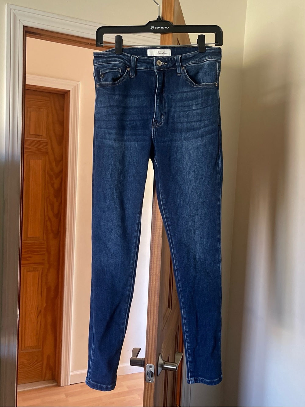 KanCan high waisted women’s denim jeans, stretch, size 9/28